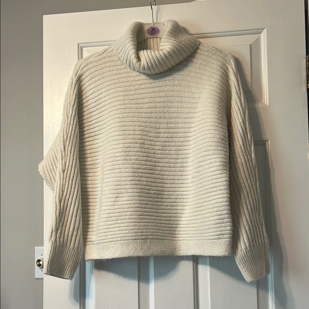 Cream Turtleneck Sweater - cropped, size xl
